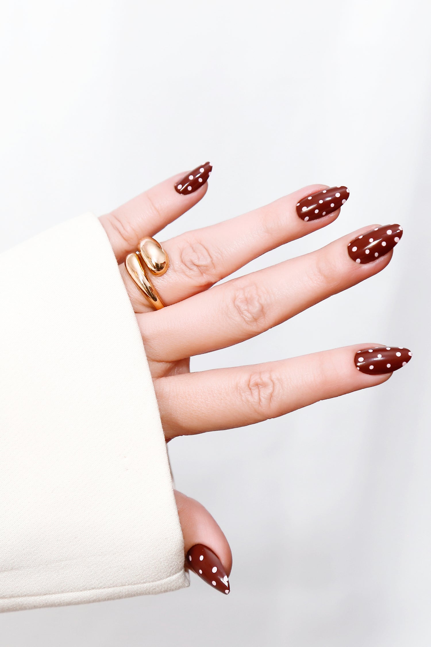 Mocha Polka Dot  - Almendra Corta