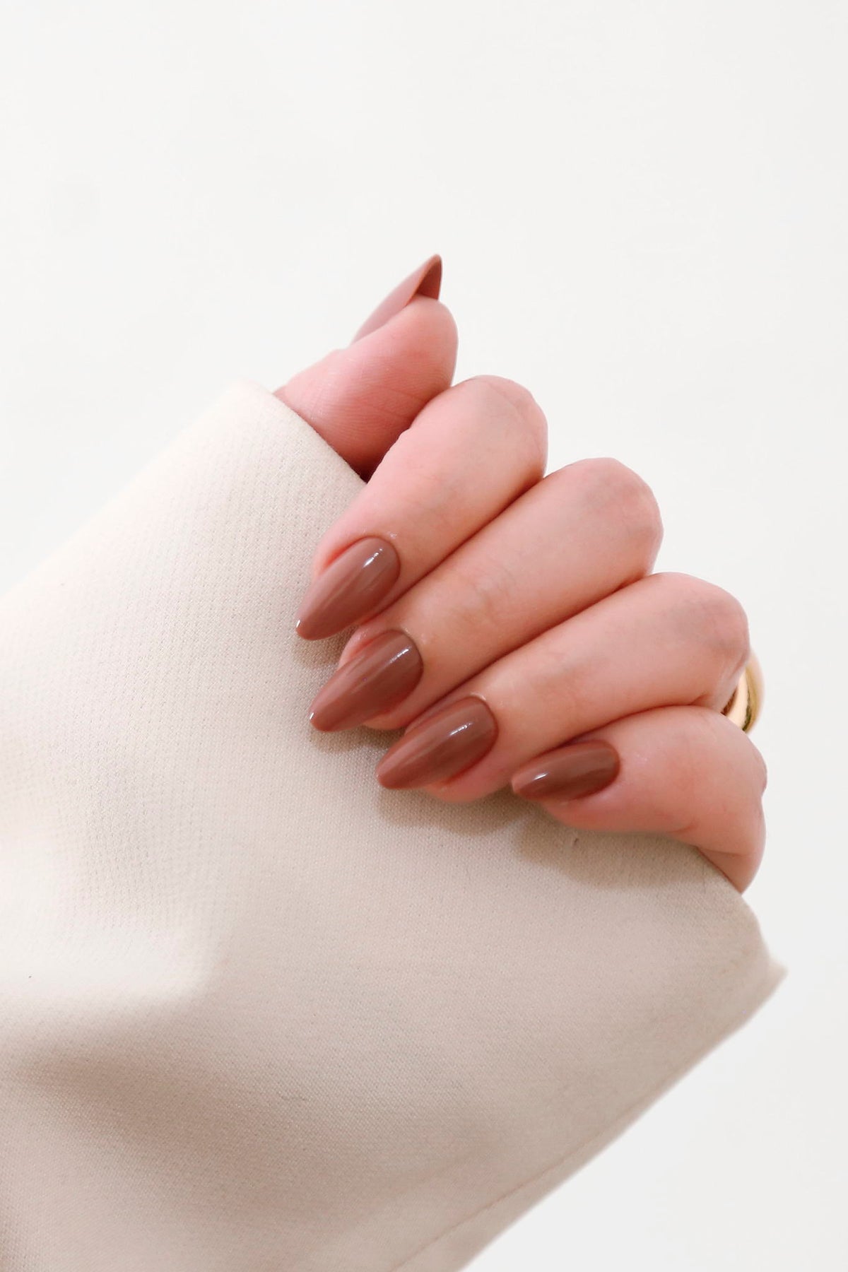 Mocha Mousse  - Almendra Corta