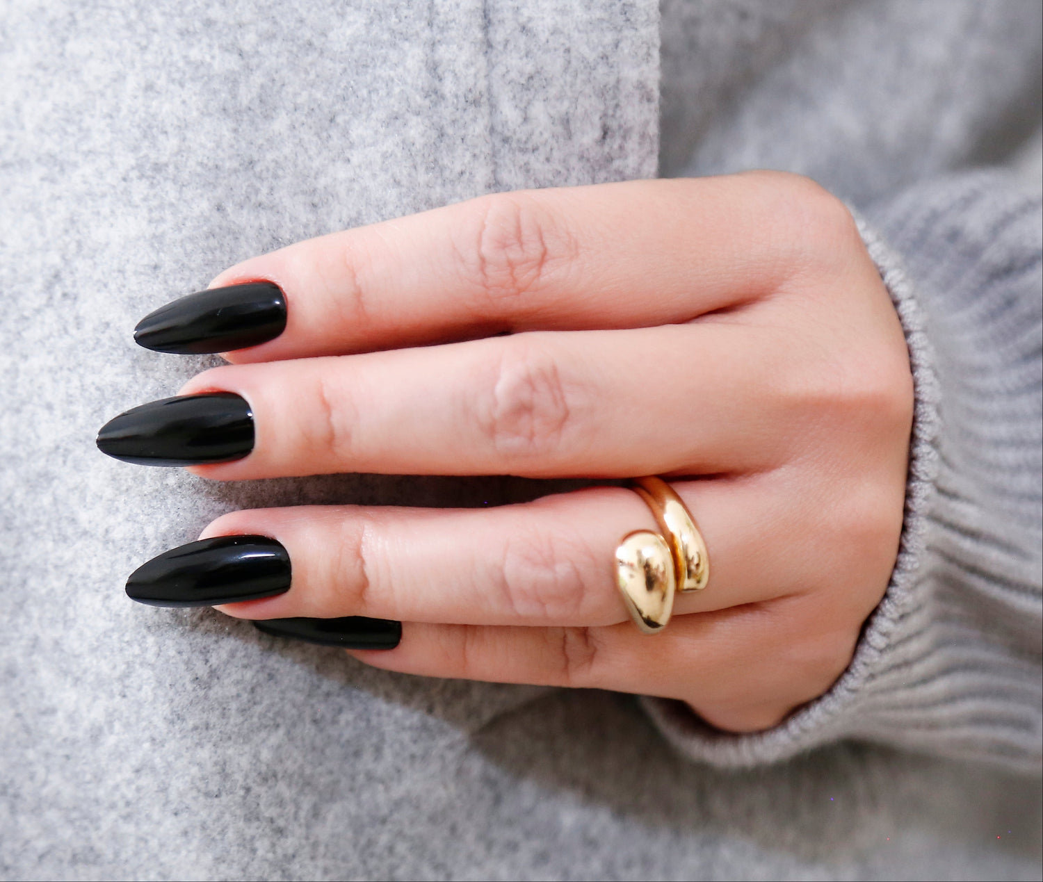 Midnight Noir – Almendra Media