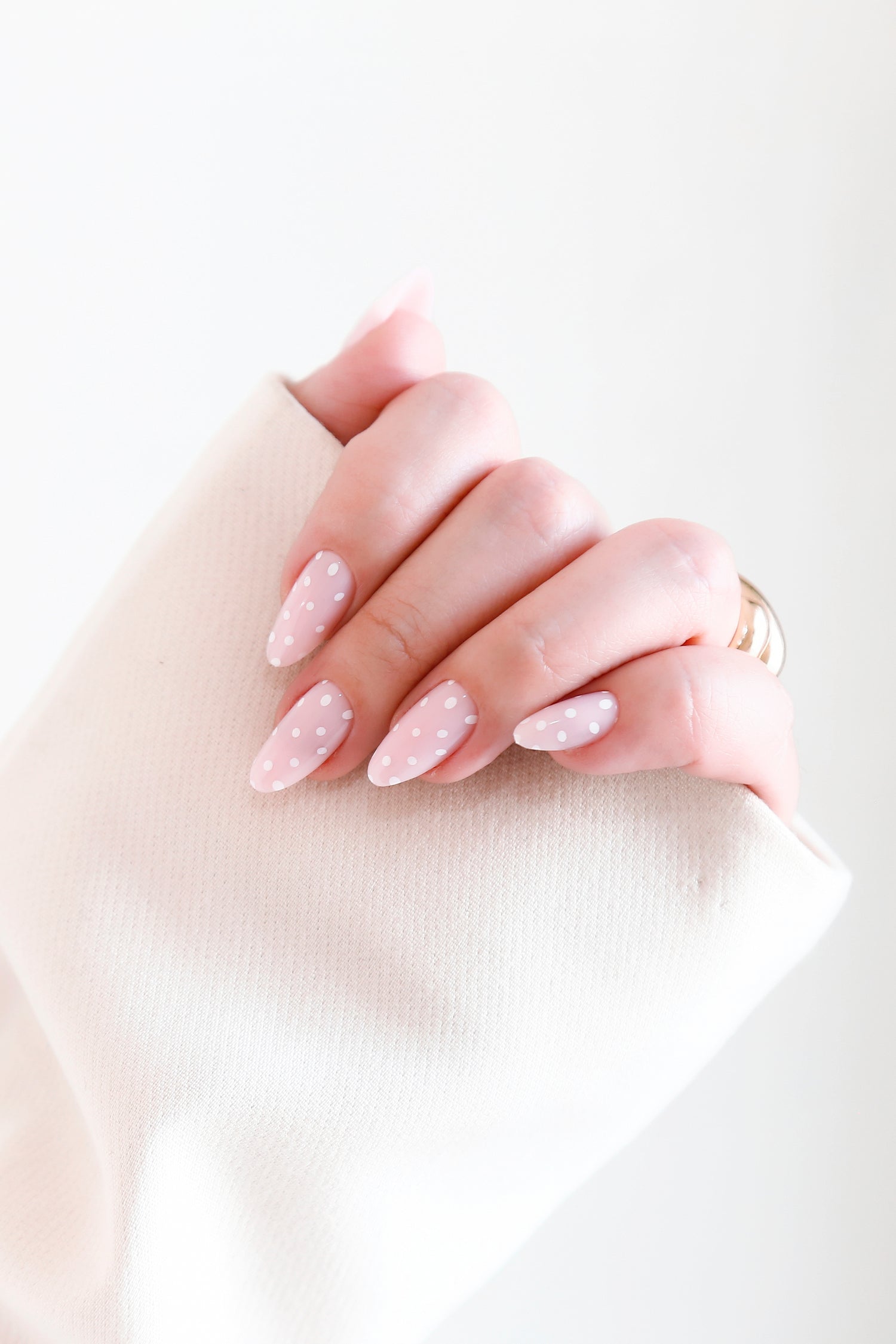 Soft Pink Polka - Almendra Corta