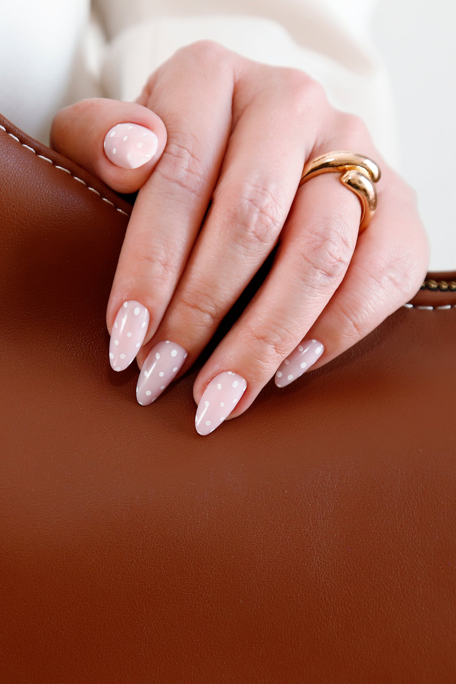 Soft Pink Polka - Almendra Corta